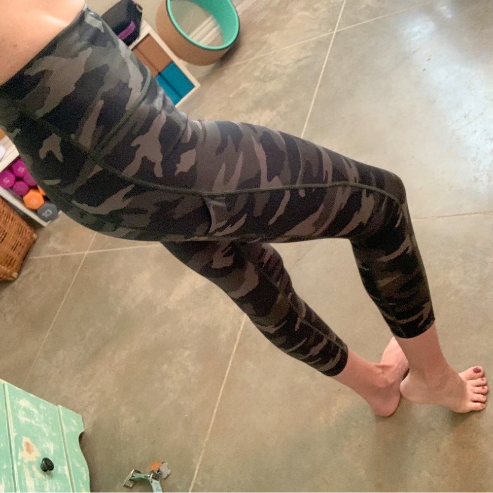 Athleta Ultimate 7/8 Camo Leggings XS